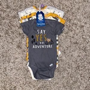 5 piece Gerber onesies new with tags